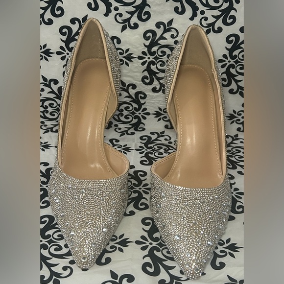 NWOT Silver Crystal Embellished Pumps - Picture 7 of 12